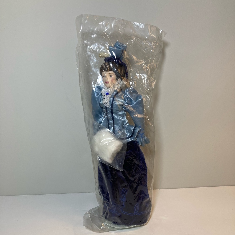 PORCELAIN DOLL - Picture 3 of 5